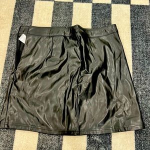 Women’s pleather skirt large